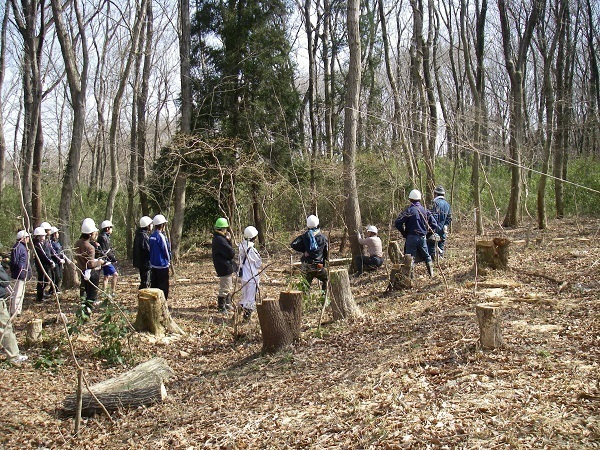 宍塚の自然と歴史の会 「汗水流して里山ボランティア」