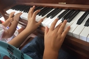 お子さまが自由に楽しくピアノに触れ合える教室です♪
