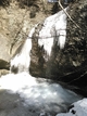 凍結中の月待の滝