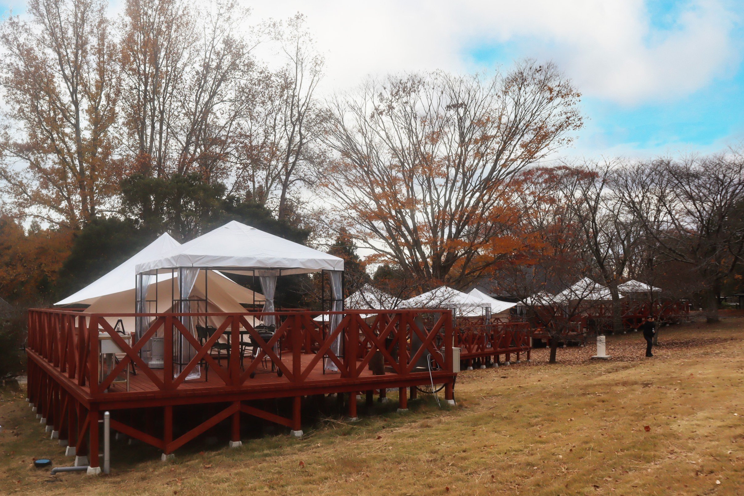 スタンダードタイプのグランピングエリア・こもれびテラス