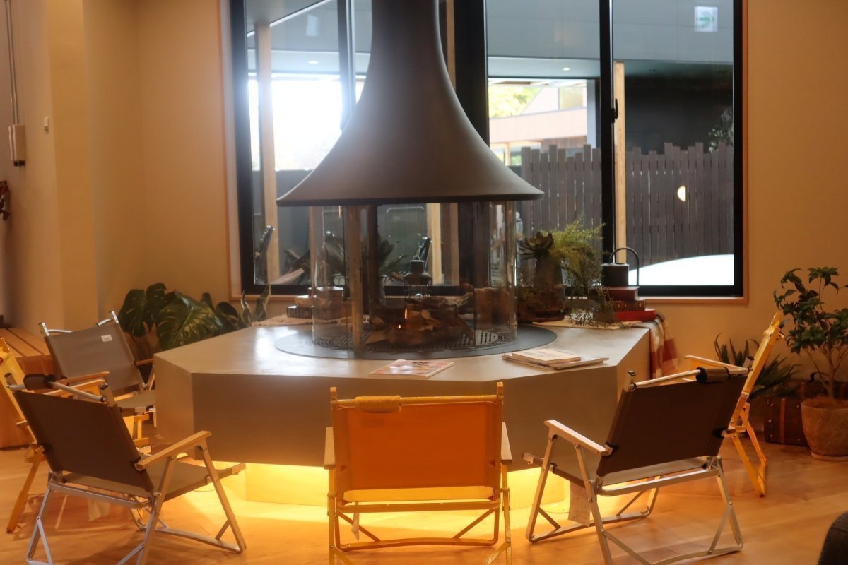 りんねの湯　焚火　室内