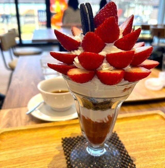 グランベリー大地　いちごパフェ　いばナビ