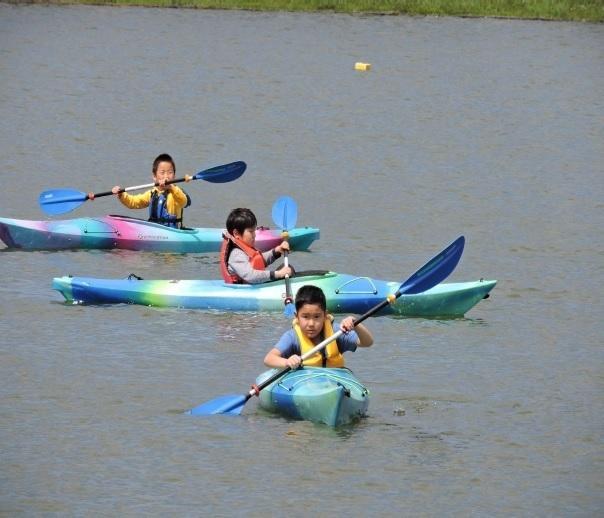 カヌーを漕いで水に親しみ楽しもう！
カヌー体験教室