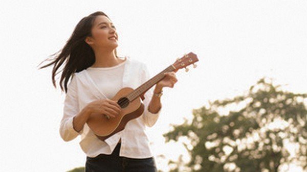 はじめてのウクレレ体験
クリスマスソングを弾こう